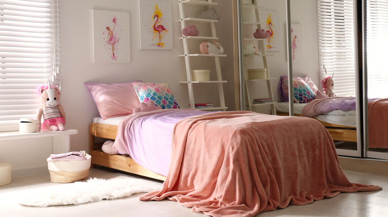 pink bedroom 
