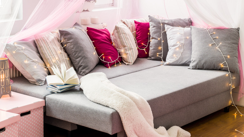 loads of pillows 