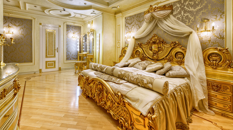 queen bedroom 