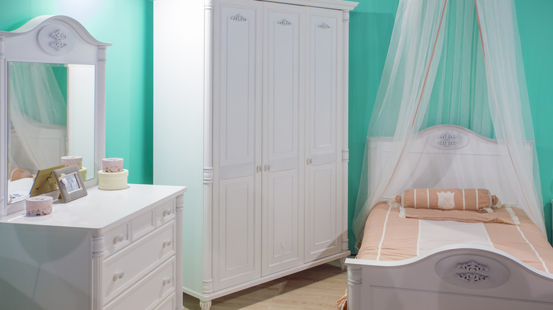 turquoise bedroom 