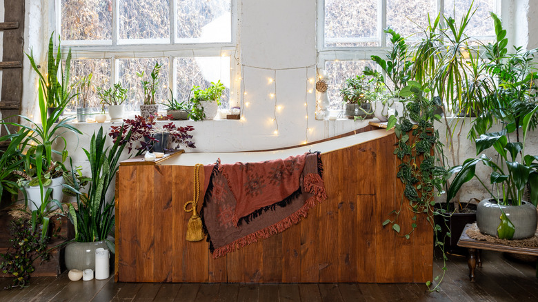 Wooden bath tub