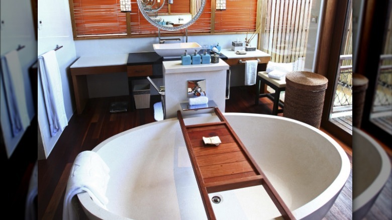 Huge circular tub