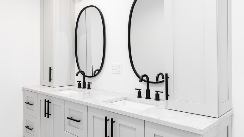 white and gray marble countertop