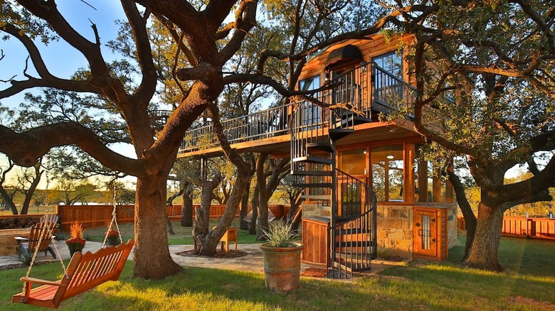 30 Stunning Treehouses You Can Rent On Airbnb 