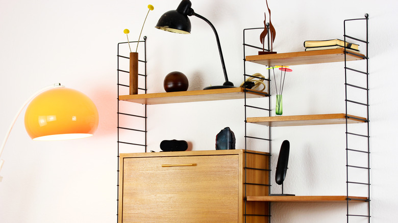 hanging bookshelf