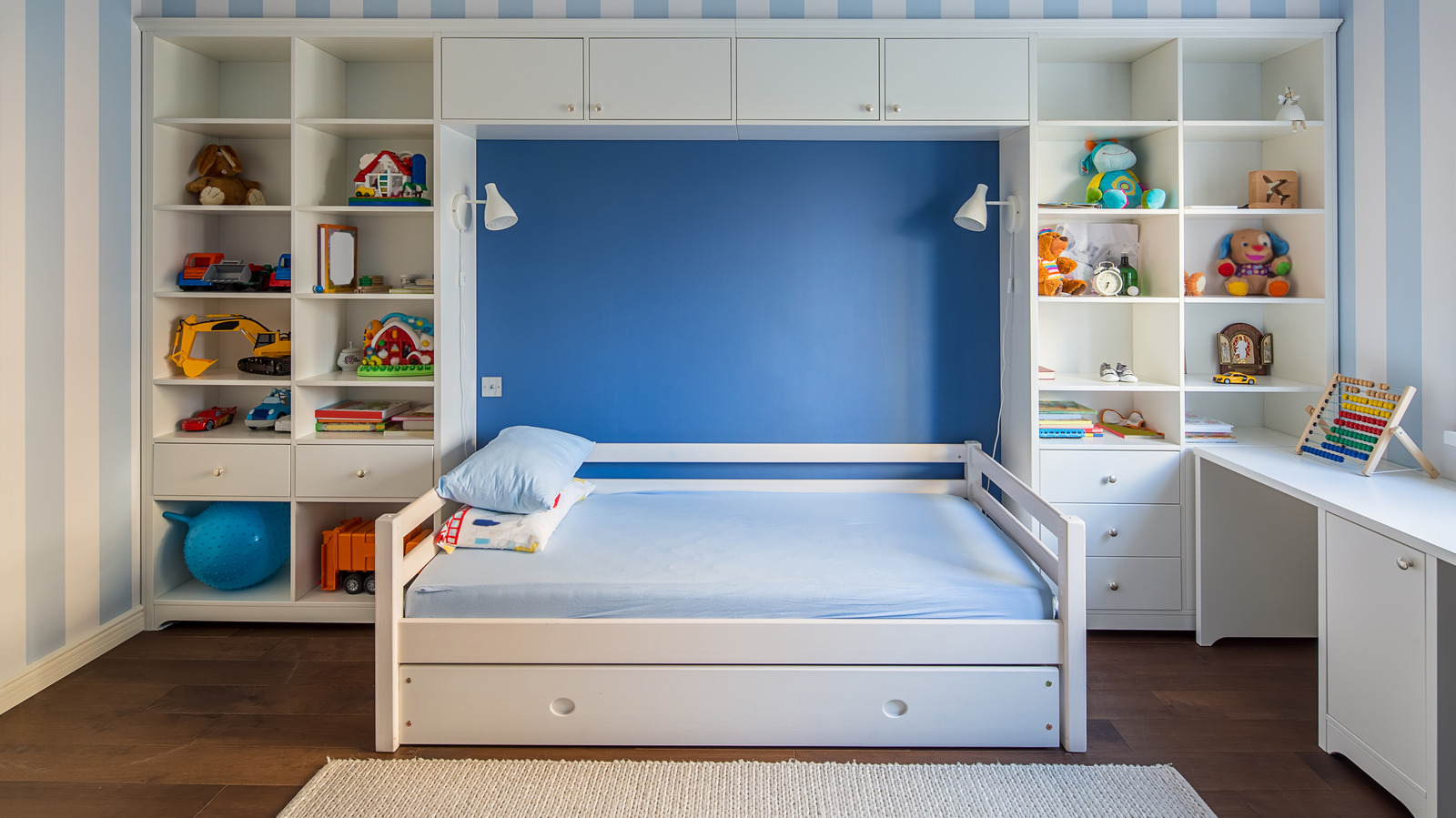 https://www.housedigest.com/img/gallery/30-ways-to-creatively-add-more-storage-space-in-your-kids-room/l-intro-1657283852.jpg