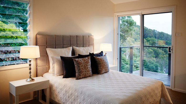 bedroom with light taupe walls
