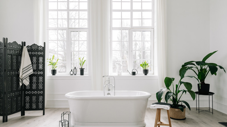 black mesh bathroom screen