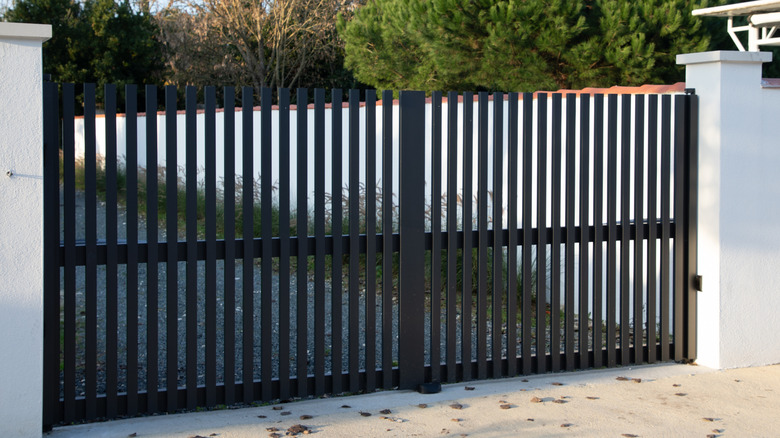 aluminum driveway gate