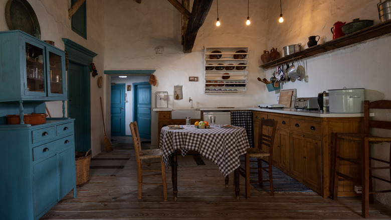 kitchen with rustic décor