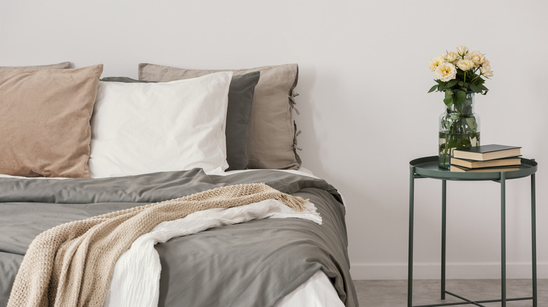 Linen bedding