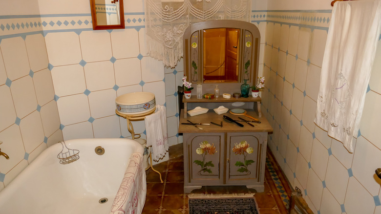 dressing table