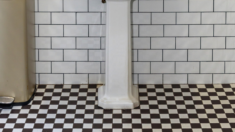 mixed bathroom tiles