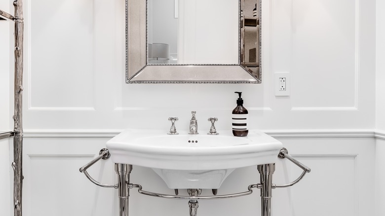 pedestal sink