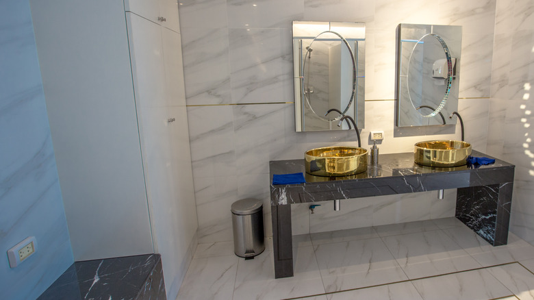 Art Deco bathroom