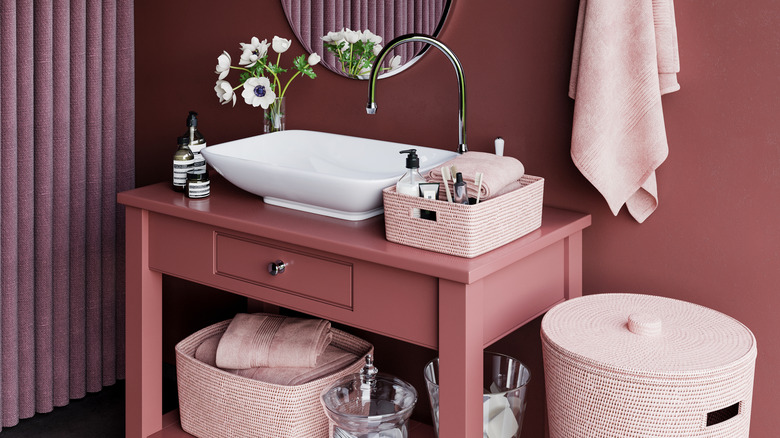 mauve bathroom