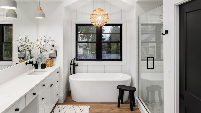 beautiful white bathroom