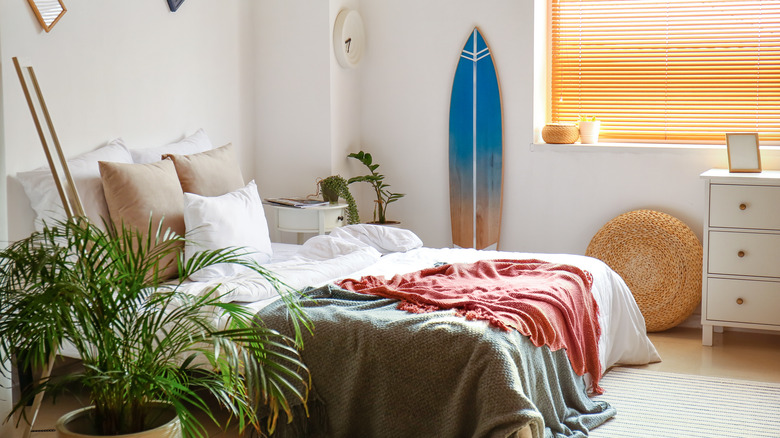 beachy bedroom