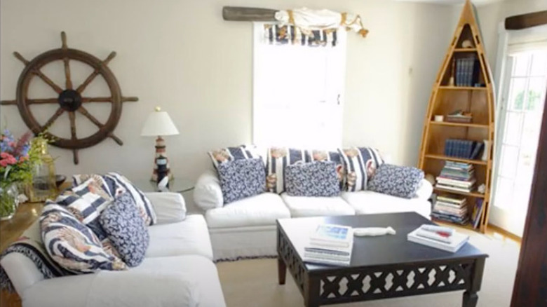 nautical-themed living room