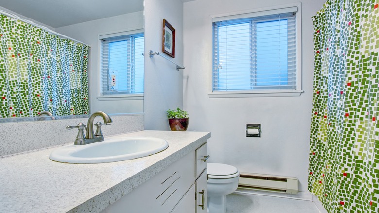 bathroom with green and red curtain