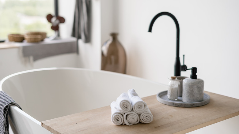 towels and jars on bathtub