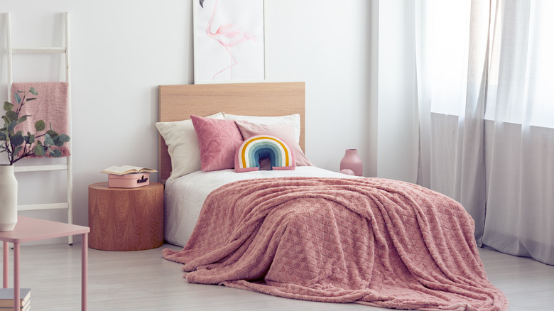 pink and white bedroom