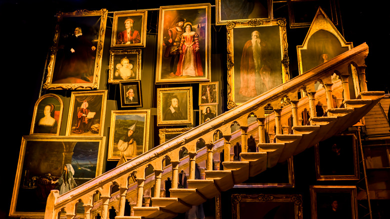 Portrait wall around Hogwarts staircase
