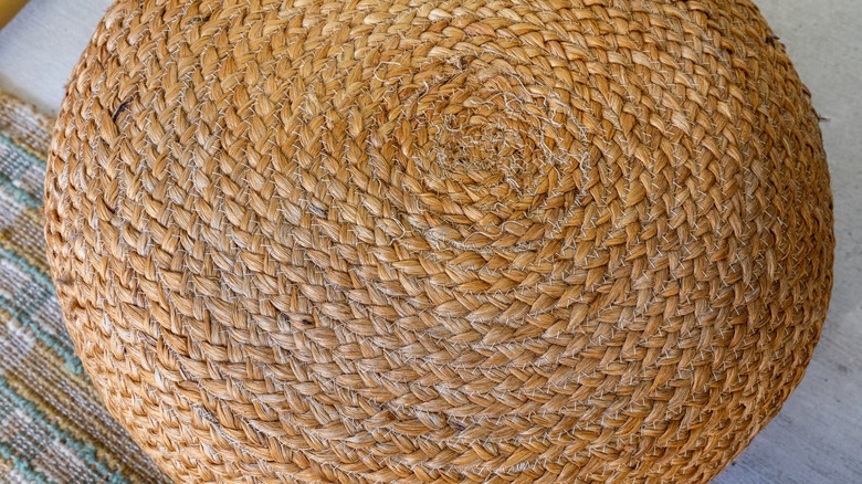 Top of rope ottoman closeup 