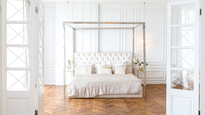 Metal canopy bed