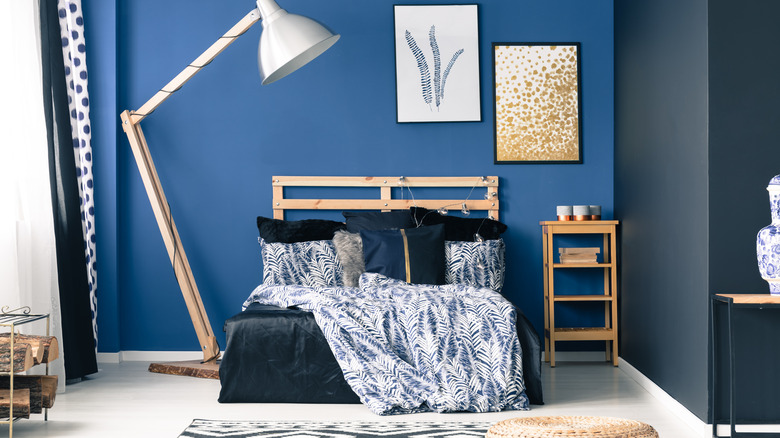 Blue bedroom decor