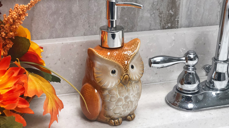 Fall sink decor