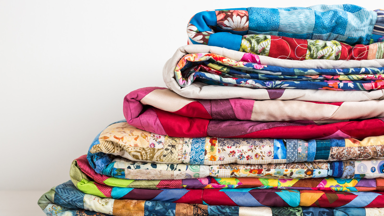 5 Fun Ways To Hang Your Favorite Quilt