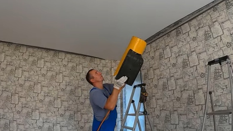 5 façons géniales de dissimuler un plafond en stucco sans le retirer
