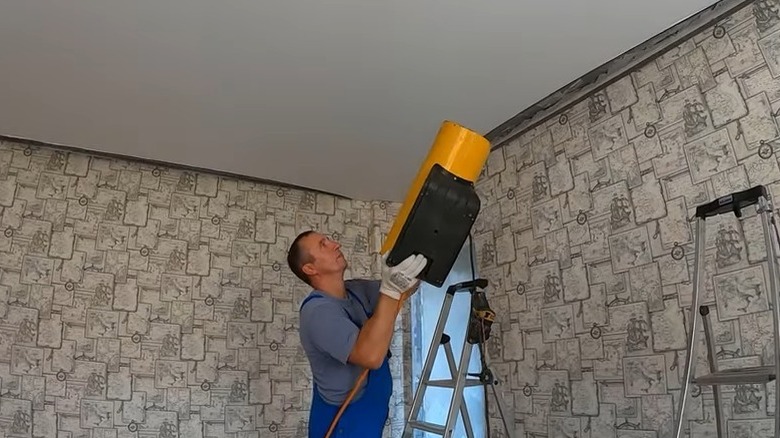 5 façons géniales de dissimuler un plafond en stucco sans le retirer