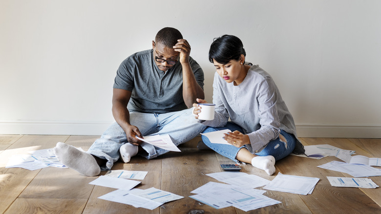 couples calculating housing finance