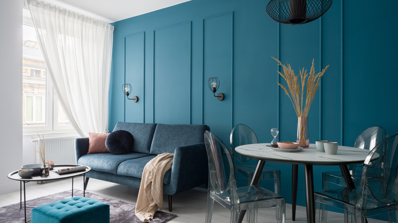 Wall molding