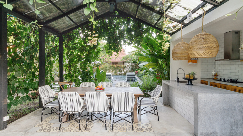 Outdoor dining space
