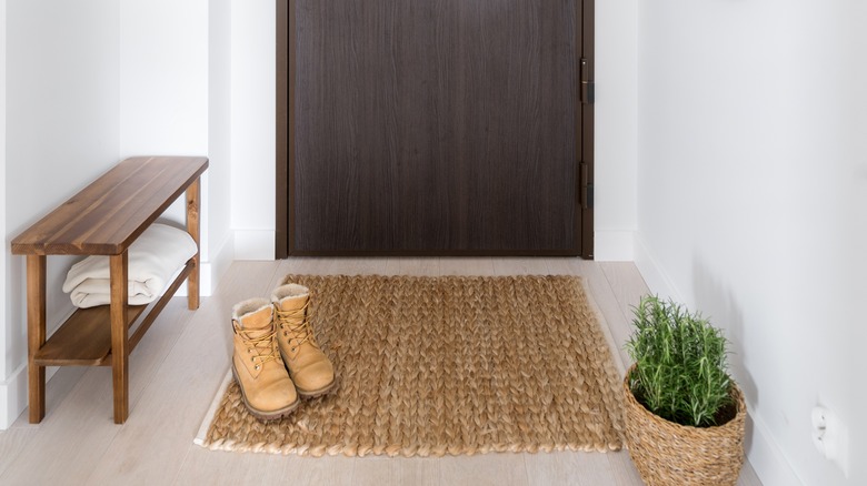 Floor mat in entryway