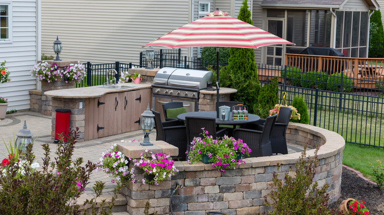 simple outdoor kitchen