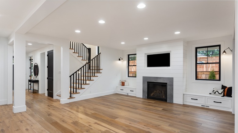 living room with can lighting