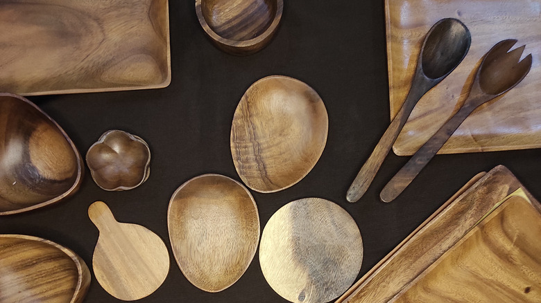 acacia wooden kitchenware