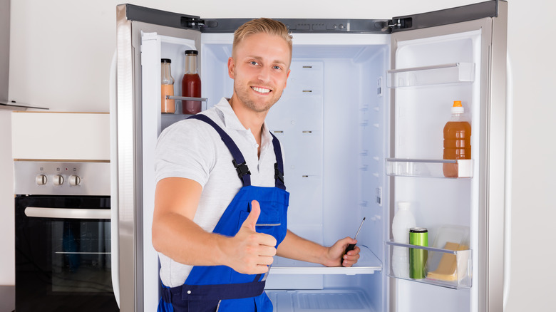 refrigerator technician 