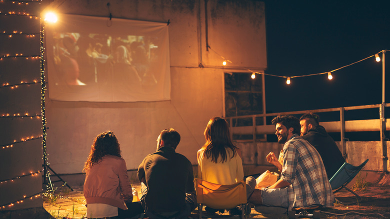 using a projector screen outside