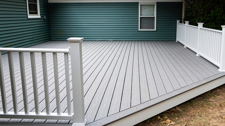 A deck in contrasting colors
