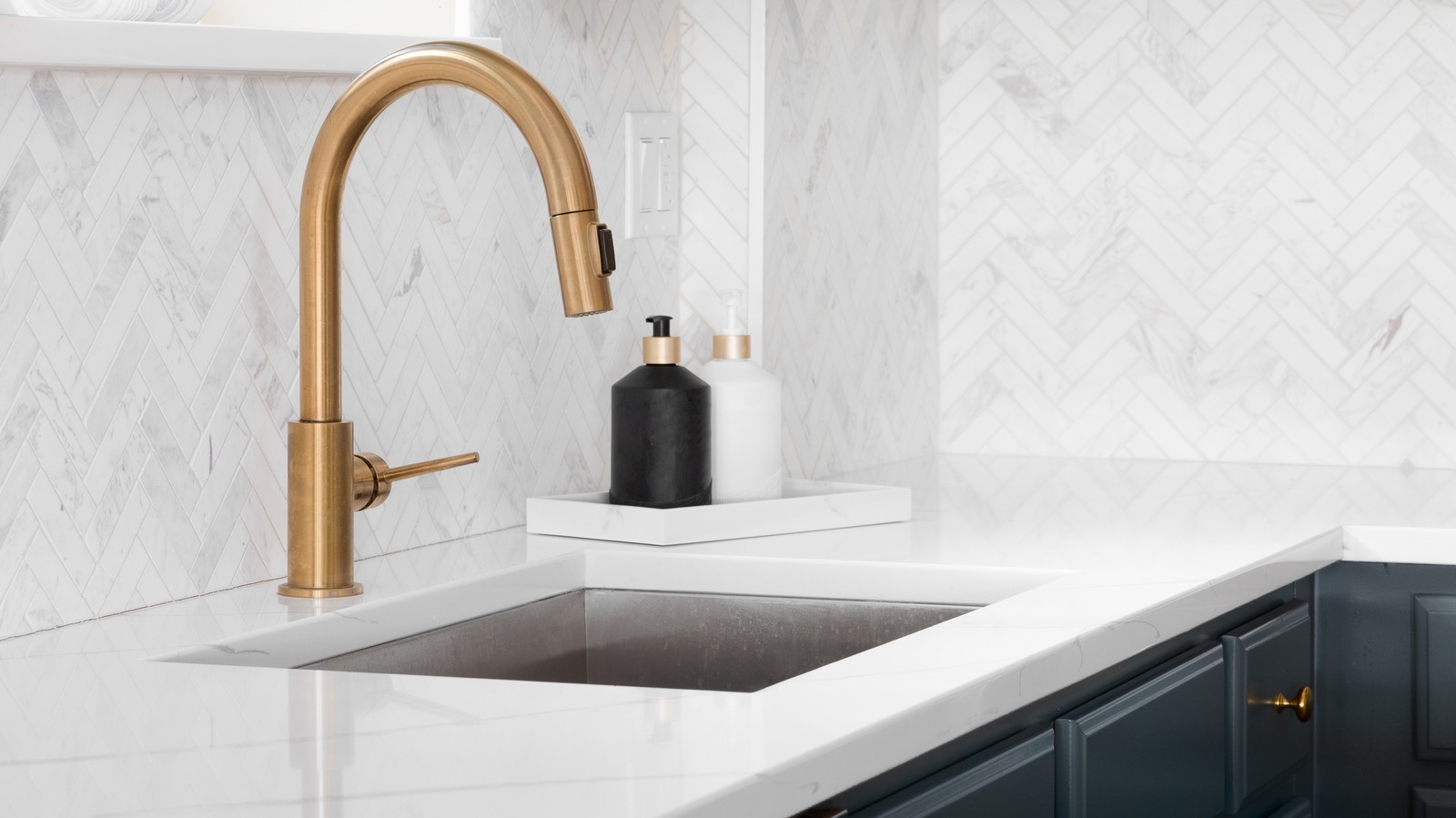 5 Tips For Finding The Perfect Placement For Your Kitchen Sink