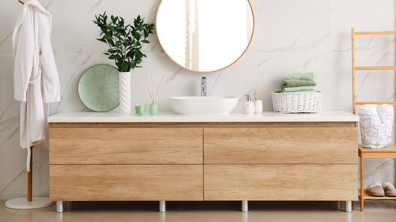 clean bathroom vanity 