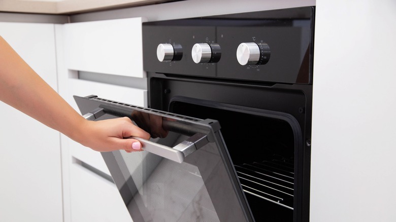 hand opening oven