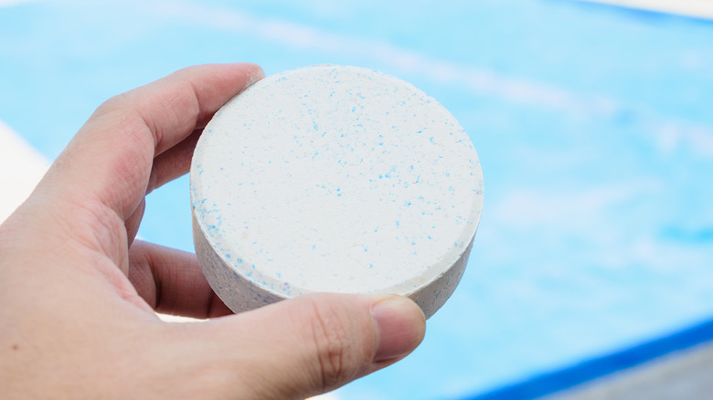 Large chlorine tab for pool