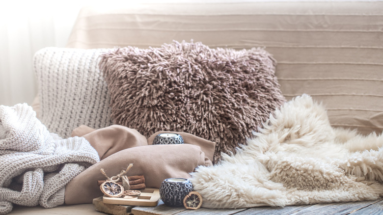 Multi-textured blankets & throws