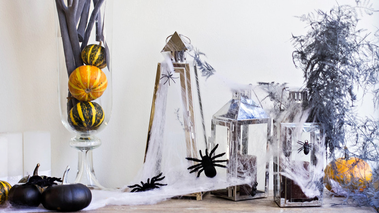 Halloween table decor